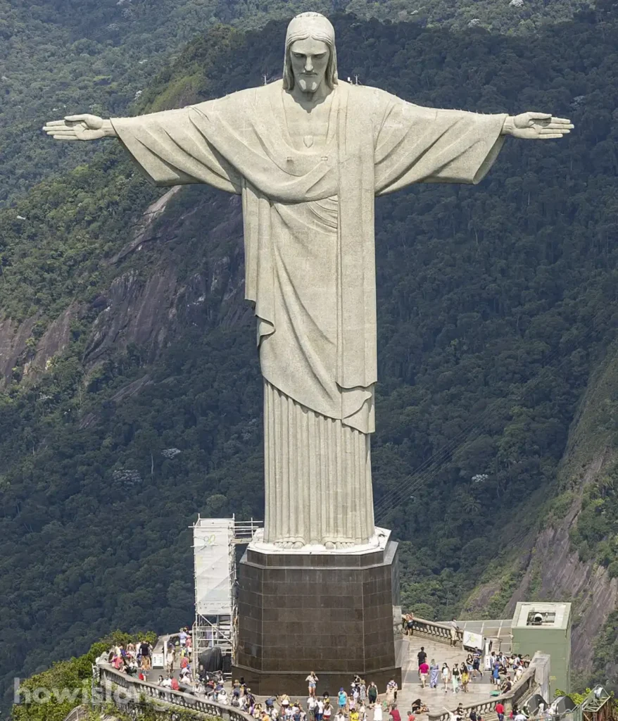 redeemer-statue-30-meters